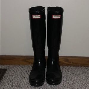 Black gloss Hunter boots, adjustable backs